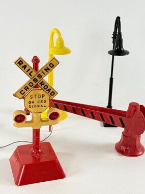 Marx VTG 6 Train Accessories O Gauge Plastic Lamps Railroad Crossing Sign & More